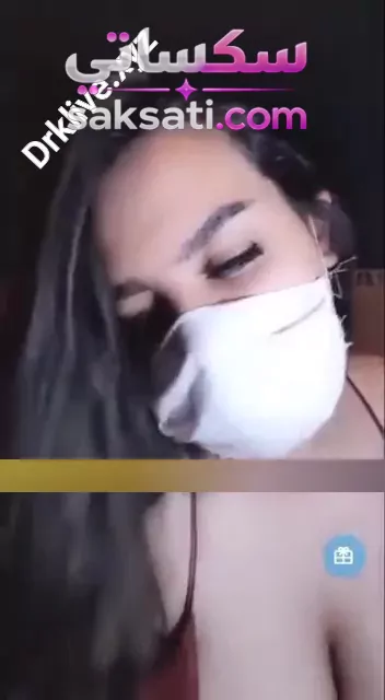 سكس قحبة خليجية هايجة بتفتح طيزها الملبانة وبتدلع بزازها الضخمة قدام الكاميرا