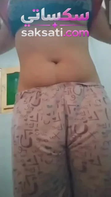 سكس مصرية بلدي بتفشخ بزازها الضخمة وطيزها المليانة وبتوري كسها قدام الكاميرا