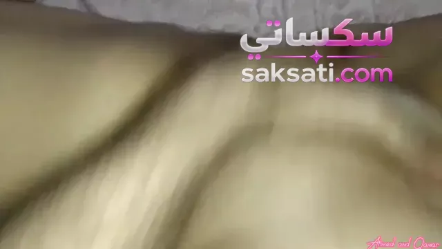 سكس ديوث مصري يصور مراته وهي بتتناك في حلقها بقوة