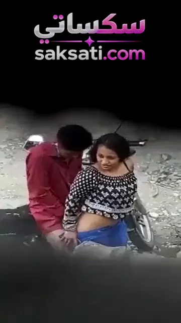 سكس نيج مصري على الماطور في الشارع ومحدش شايفهم بيتنيكوا