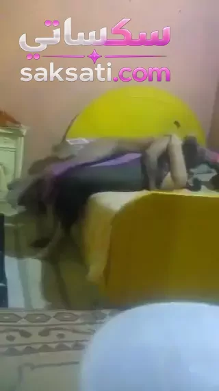 سكس مصرية قحبة بتفتح كسها لزب البواب وتتفشخ فيه عشان جوزها مش بيملاها