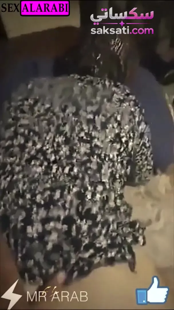 سكس محجبة مستعجلة بتنيك كسها بالملابس وبتفتح رجليها على الزب