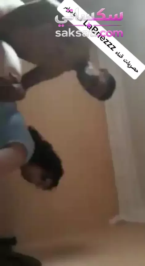 سكس نيج الجارة بسرعة قبل يوصل للبيت سكس عربي 