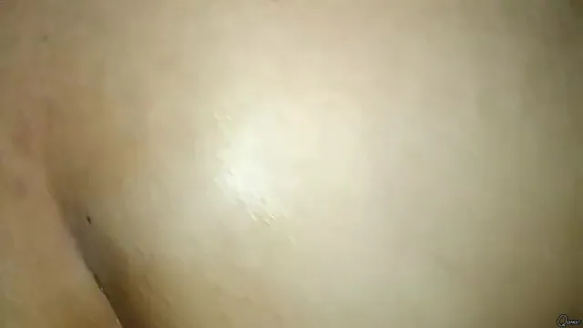 سكس نيج طيز السمينة المصرية ويحط ايده في الطيز الكبير وينيكها فشخ